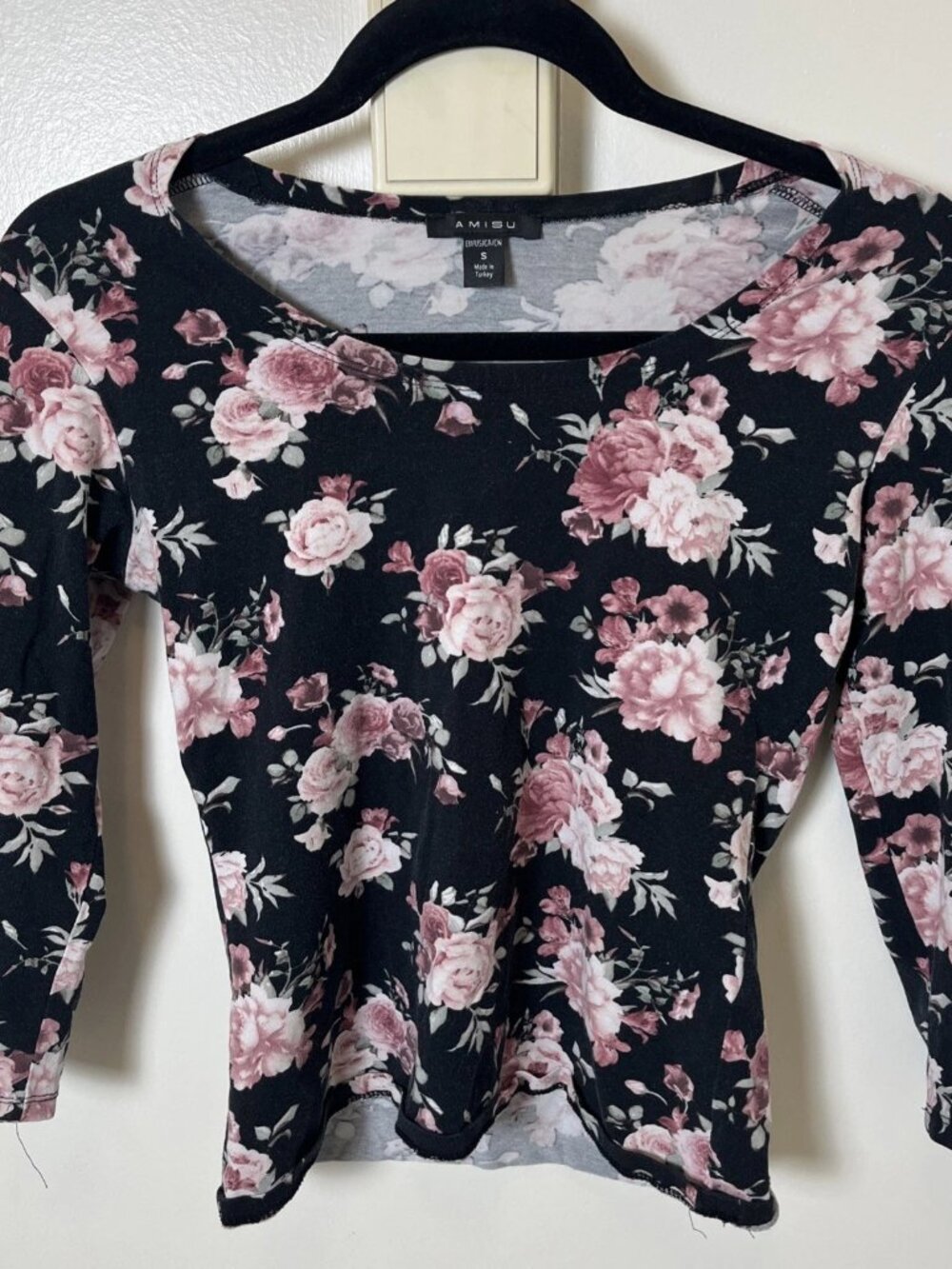 Amisu Women’s Small Black Pink Rose Floral 3/4-Sleeve Stretch Top